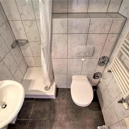 - Haus C, App 0c1111 *